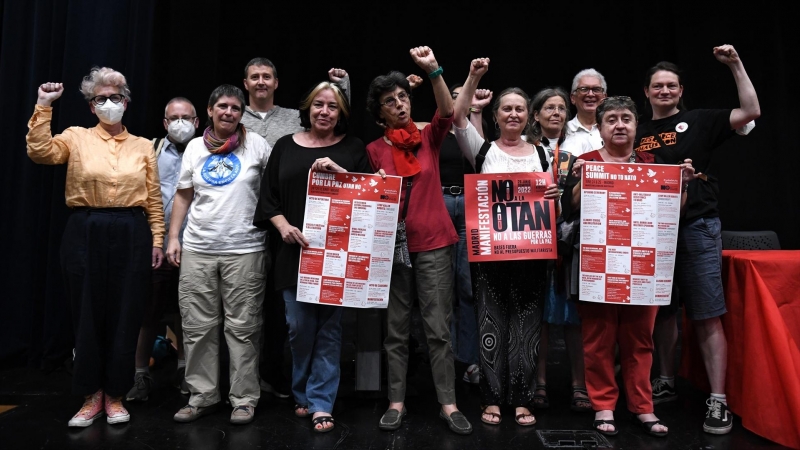Foto de familia de la ‘Cumbre por la Paz: OTAN no’, en el Auditorio Marcelino Camacho de Comisiones Obreras de Madrid, a 24 de junio de 2022.