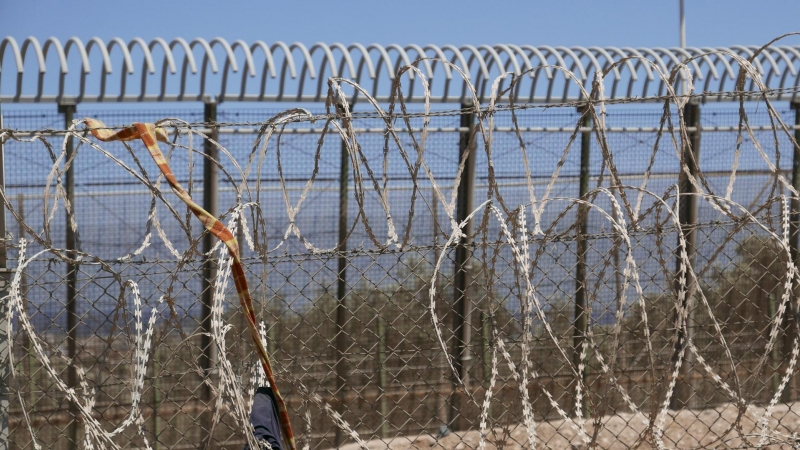 Vista de las vallas del paso fronterizo de Nador con Melilla