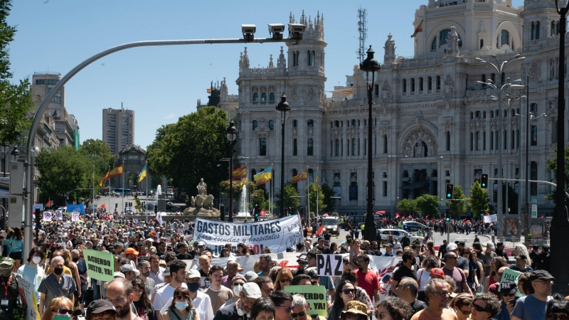 La plaza de Cibeles de Madrid en la manifestación en contra de la Cumbre de la OTAN este 26 de junio de 2022