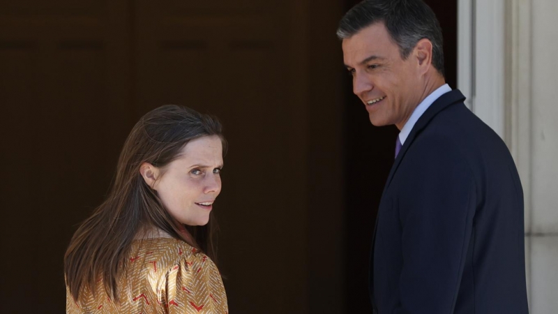 El presidente del gobierno de España Pedro Sánchez, y la primera ministra de Islandia, Katrín Jakobsdóttir, durante su encuentro este martes en el Palacio de la Moncloa en Madrid, en la que se celebra la cumbre de la OTAN hasta el jueves 30 de junio.