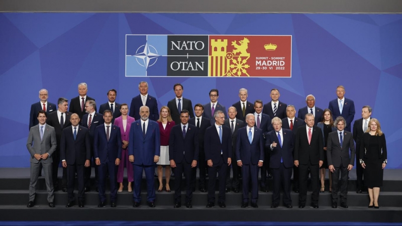 Foto de familia de los asistentes a la cumbre de la OTAN que se celebra este miércoles en el recinto de Ifema, en Madrid.
