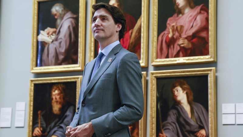 El primer ministro canadiense, Justin Trudeau, en el Museo del Prado donde el presidente del Gobierno, Pedro Sánchez, ofrece una cena a los jefes de Estado y jefes de Gobierno que participan en la cumbre de la OTAN. EFE/Ballesteros POOL