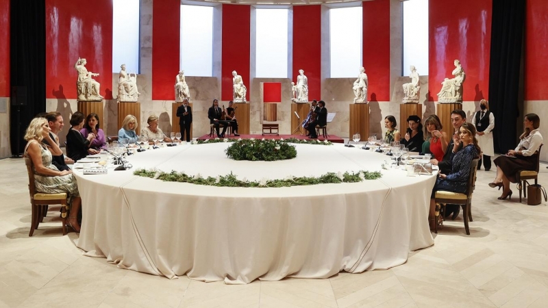 Cena de los acompañantes de los jefes de Estado y de Gobierno que participan en la cumbre de la OTAN, ofrecida por el presidente del Gobierno español, Pedro Sánchez, en el Museo del Prado, en Madrid. EFE/Ballesteros POOL