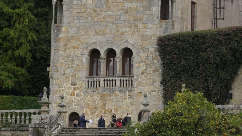 Técnicos de la Consellería de Cultura de la Xunta de Galicia realizan el inventario del Pazo de Meirás, bajo supervisión de la comitiva judicial, en Sada, A Coruña, Galicia, a 11 de noviembre de 2020.