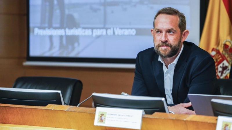 El secretario de Estado de Turismo, Fernando Valdés, durante su intervención para presentar los datos de perspectivas turísticas para el verano 2022. EFE/ Luis Millán