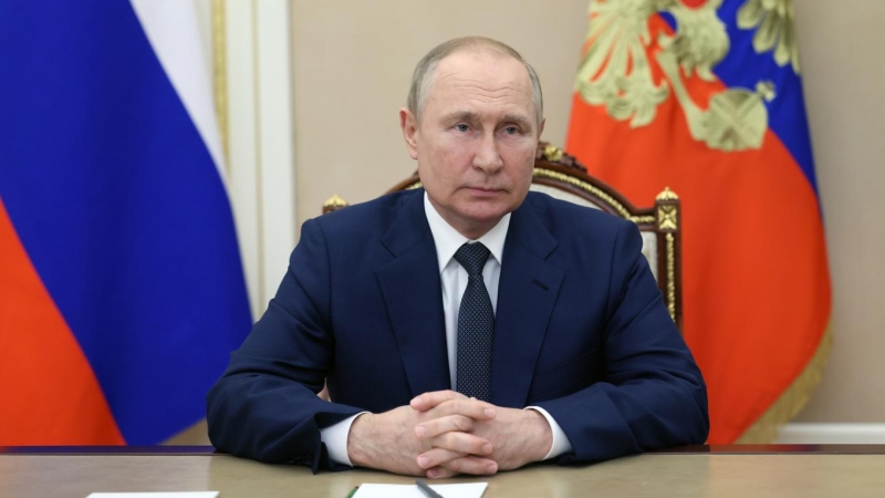 01/07/2022 - El presidente ruso Vladimir Putin pronuncia un discurso por teleconferencia ante los participantes del IX Foro de Regiones de Rusia y Bielorrusia en Moscú, el 1 de julio de 2022.