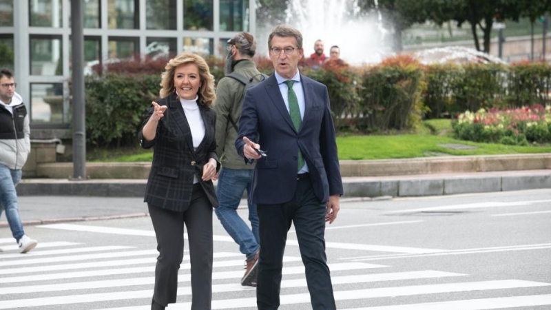 1/7/22 La presienta del PP de Asturias, Teresa Mallada, con Feijóoen marzo pasado en Oviedo.