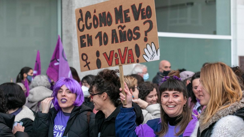 Un momento de la manifestación por el día Internacional de la Mujer en Gijón, a 8 de marzo de 2022.