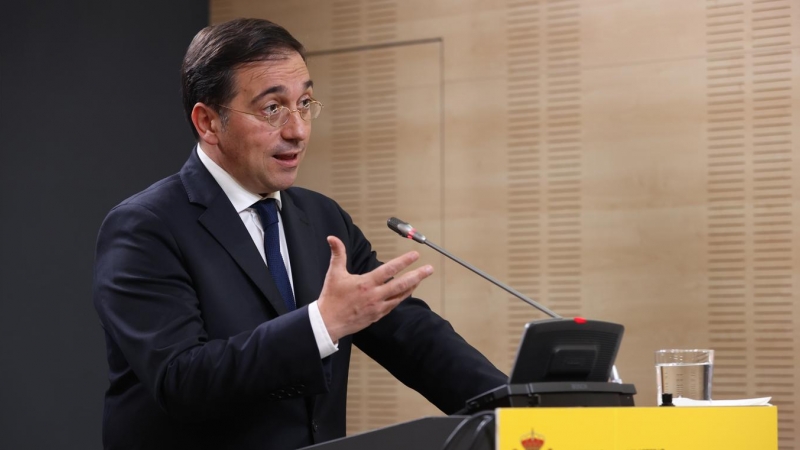 01/07/2022 El ministro español de Asuntos Exteriores, José Manuel Albares, ofrece una rueda de prensa durante la visita de la canciller chilena, Nozomi Okuhara, en Madrid