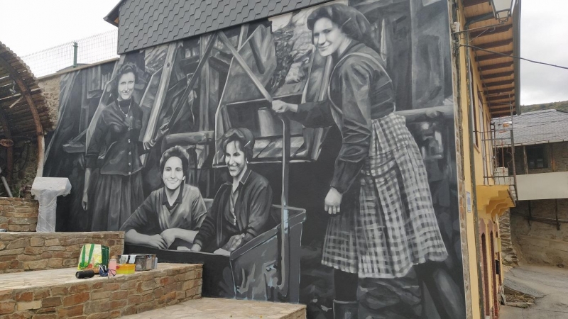 Mural de Libertad Aurora y otras tres compañeras mineras