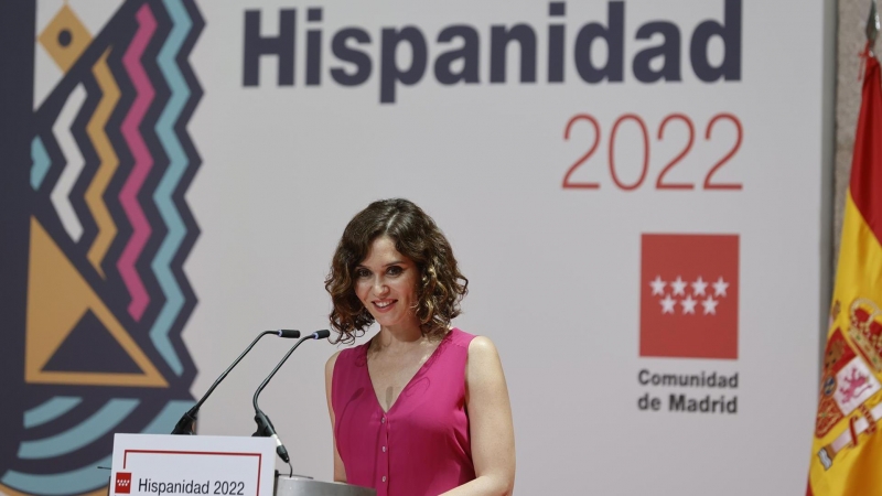 La presidenta de la Comunidad de Madrid, Isabel Díaz Ayuso, durante su intervención en la presentación de Hispanidad 2022, evento organizado por la Oficina del Español, este miércoles en la Real Casa de Correos, sede del Gobierno regional.