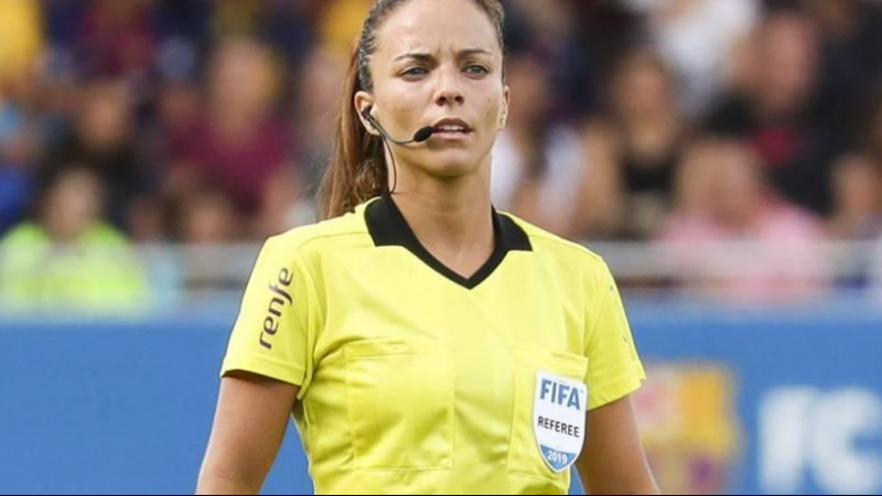 Huerta de Aza se convierte en la primera española en arbitrar un partido de la Eurocopa.  FIFA