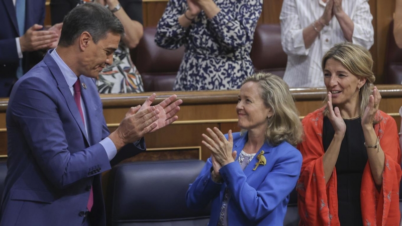 13/07/2022.- (i-d) El presidente del Gobierno, Pedro Sánchez, la vicepresidenta primera y ministra de Asuntos Económicos y Transformación Digital, Nadia Calviño, y la vicepresidenta segunda y ministra de Trabajo y Economía Social, Yolanda Díaz, durante la