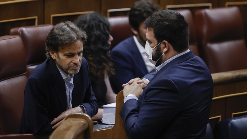 El diputado de Unidas Podemos, Jaume Asens (i) durante la tercera jornada del Debate del Estado de la Nación en el Congreso este jueves 14 de julio de 2022.