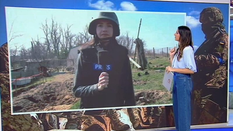 María Senovilla, durante una de sus coberturas televisivas desde Ucrania.