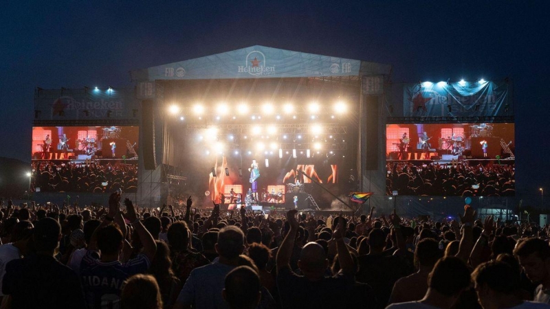 El grupo Love of Lesbian durante su actuación este sábado en la tercera jornada del festival internacional de Benicasim (FIB 2022) que se celebra en la localidad castellonense.