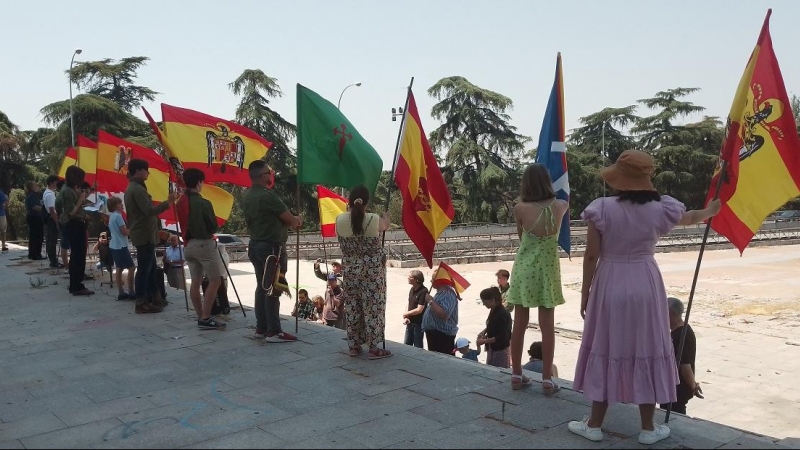 Franquistas en el Arco de la Victoria