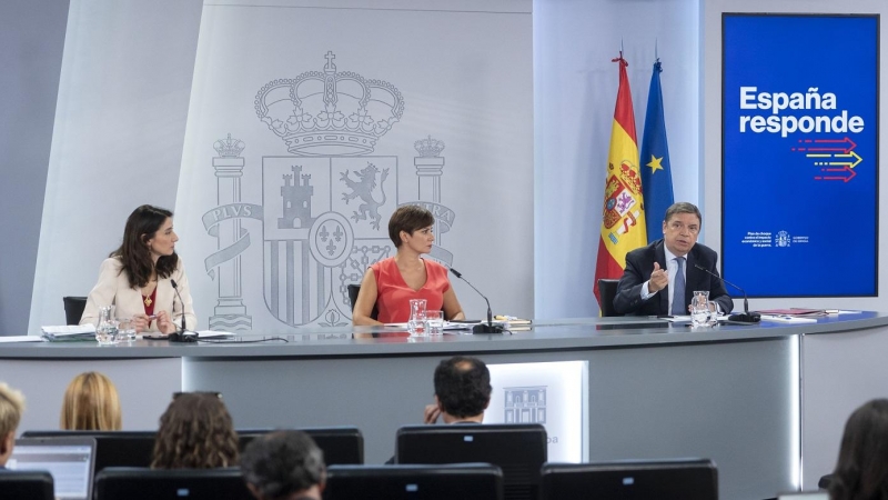 19/07/2022-La ministra de Justicia, Pilar Llop; la ministra Portavoz, Isabel Rodríguez; y el ministro de Agricultura, Pesca y Alimentación, Luis Planas, ofrecen una rueda de prensa tras el Consejo de Ministros celebrado en Moncloa, a 19 de julio en Madrid