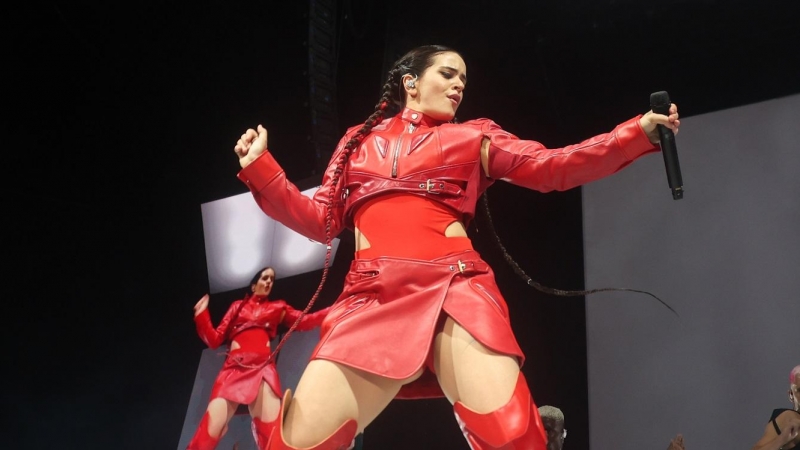 La cantante Rosalía actúa dentro de su gira ‘Motomami Tour’ en el Wizkink Center, a 19 de julio de 2022, en Madrid (España).