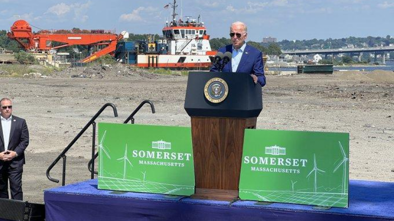 El presidente de los Estados Unidos, Joe Biden, visitando las instalaciones de la filial de Iberdrola en el país.