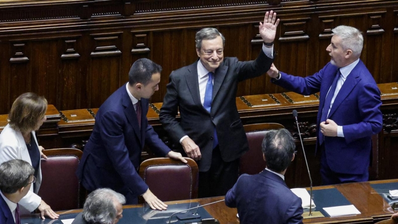 21/07/2022 - El rimer ministro italiano, Mario Draghi, recibe aplausos antes de su discurso en la Cámara Baja italiana en Roma, Italia, el 21 de julio de 2022.