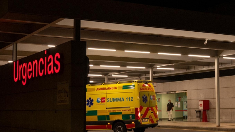 22/07/2022 - Una ambulancia es fotografiada en la entrada de emerencia del Hospital Universitario Puerta de Hierro en Majadahonda, cerca de Madrid.