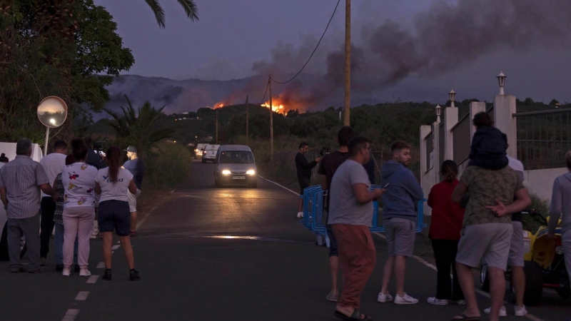 El incendio forestal que afecta a los municipios tinerfeños de Los Realejos y San Juan de la Rambla