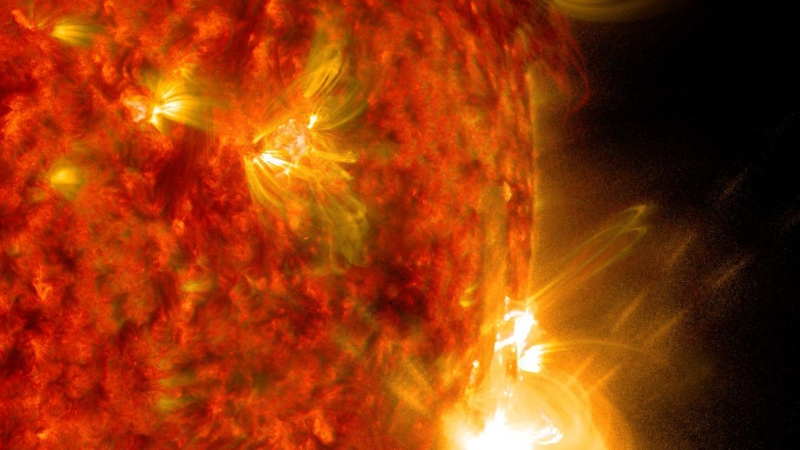 Llamarada solar y erupción de partículas saliendo del Sol. Por suerte, las interferencias geomagnéticas que provoca no siempre llegan a nuestro planeta.