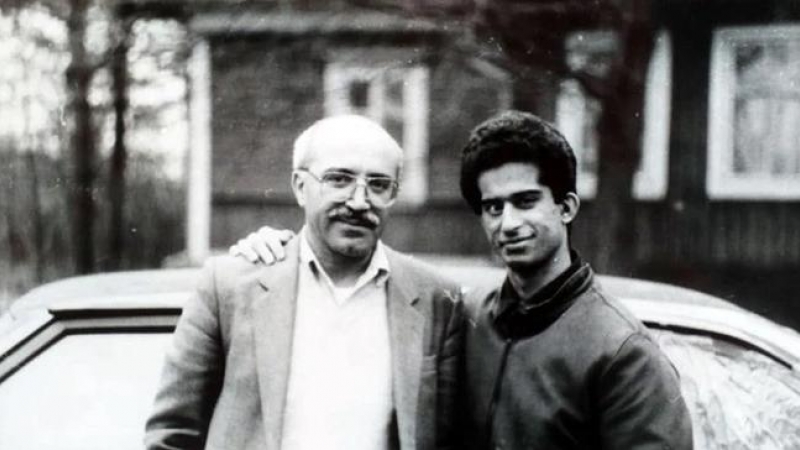 Selim con su padre en Argel. Archivo personal