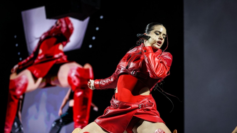 Rosalía en plena actuació al Palau Sant Jordi de Barcelona, el 23 de juliol del 2022.