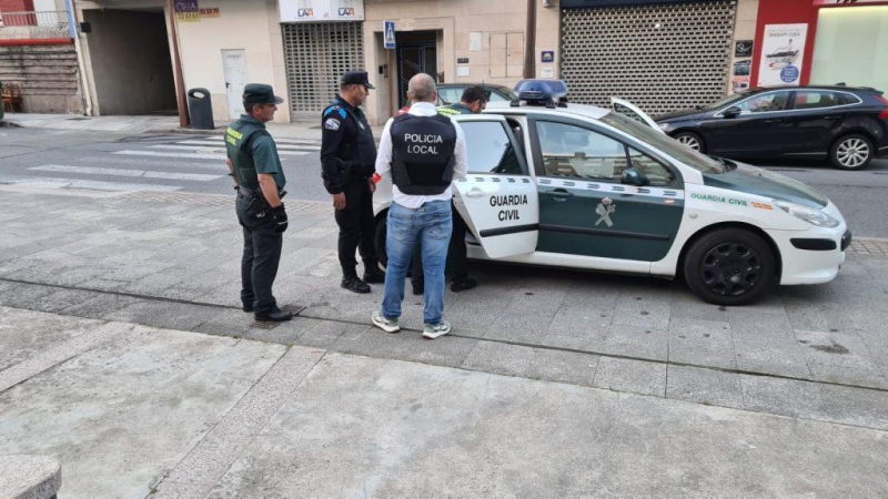 (25/7/22) La Policía Local y la Guardia Civil detienen al acusado de secuestrar y violar a la joven de O Porriño (Pontevedra) durante seis días.