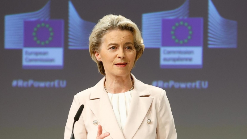 20/07/2022-La presidenta de la Comisión Europea, Ursula von der Leyen, asiste a una rueda de prensa sobre el paquete 'Ahorrar gas para un invierno seguro' en la Comisión Europea en Bruselas, Bélgica, el 20 de julio de 2022.