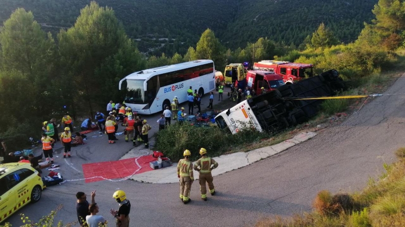 Autobús volcado en Rubió