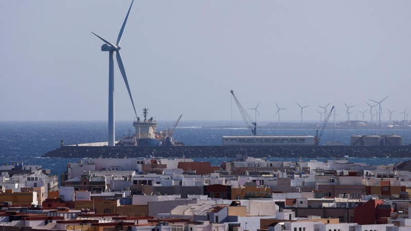 Un aerogenrador de Siemens Gamesa en el puerto de Arinaga, en Gran Canaria. REUTERS/Borja Suarez