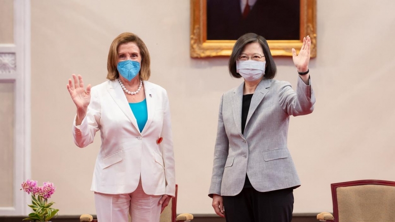 03/08/2022 La presidenta de la Cámara de Representantes de EE. UU., Nancy Pelosi (izq.), y la presidenta de Taiwán, Tsai Ing-wen (dcha.), a 3 de agosto de 2022, en Taiwán.