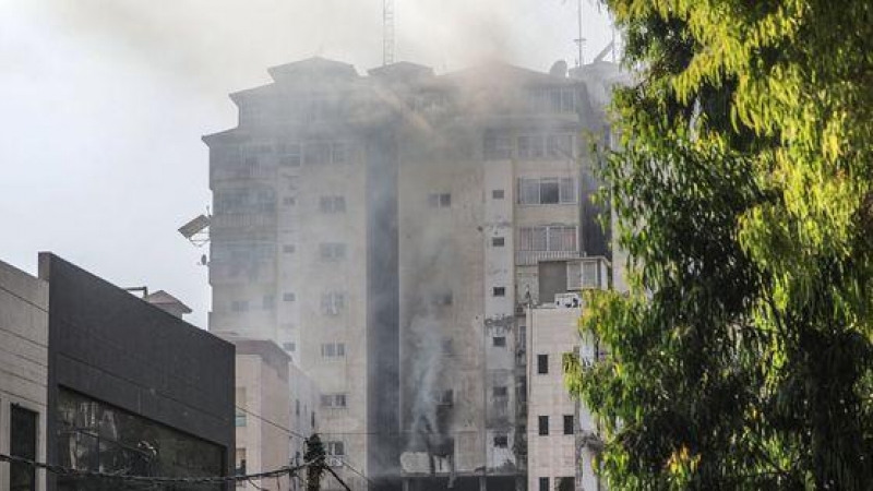 Edificio atacado por las fuerzas israelíes en Gaza.