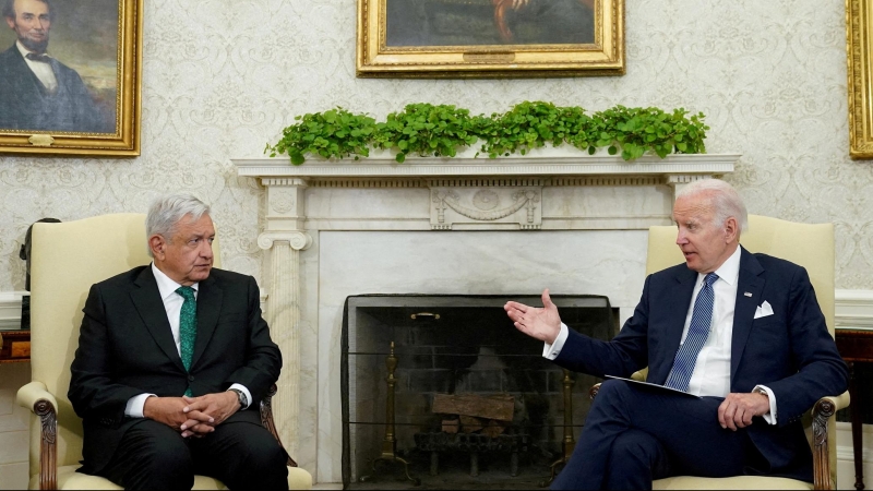 El presidente estadounidense, Joe Biden, se reúne con el presidente mexicano, Andrés Manuel López Obrador, en la Oficina Oval de la Casa Blanca en Washington, EE. UU., el 12 de julio de 2022. REUTERS/Kevin Lamarque