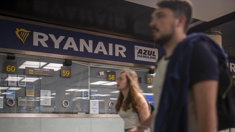 Ventanilla de Ryanair en el Aeropuerto Josep Tarradellas Barcelona-El Prat, a 8 de agosto de 2022.