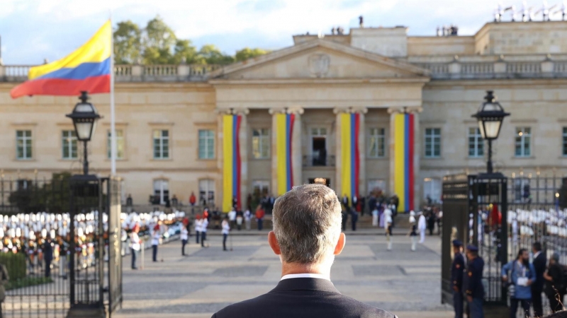 08/08/2022-El rey Felipe VI a su llegada este domingo al Palacio de San Carlos, en Bogotá, para asistir a la investidura de Gustavo como presidente de Colombia.