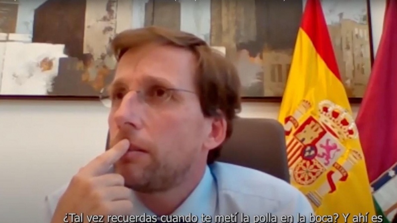 El alcalde de Madrid, José Luis Martínez Almeida, durante su entrevista falsa realizada por los humoristas rusos Alexéi Stolianov y Vladimir Kuznetsov.