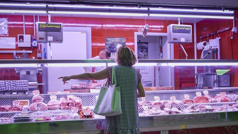 Un estante de carne en el Mercado Municipal de Pacífico, a 6 de agosto de 2022, en Madrid.