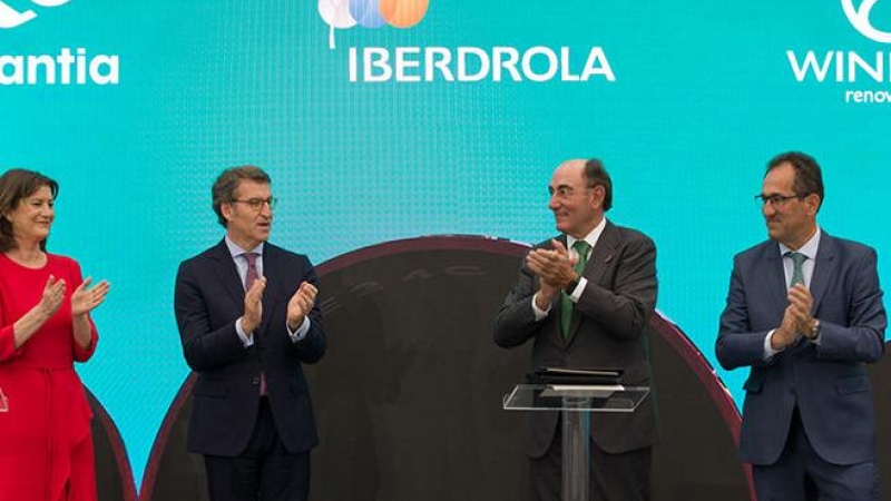16/8/22 Feijóo y el presidente de Iberdrola, Ignacio Galán, durante el acto de firma del acuerdo con Navantia para un parque eólico en la bretaña francesa, en 2020.