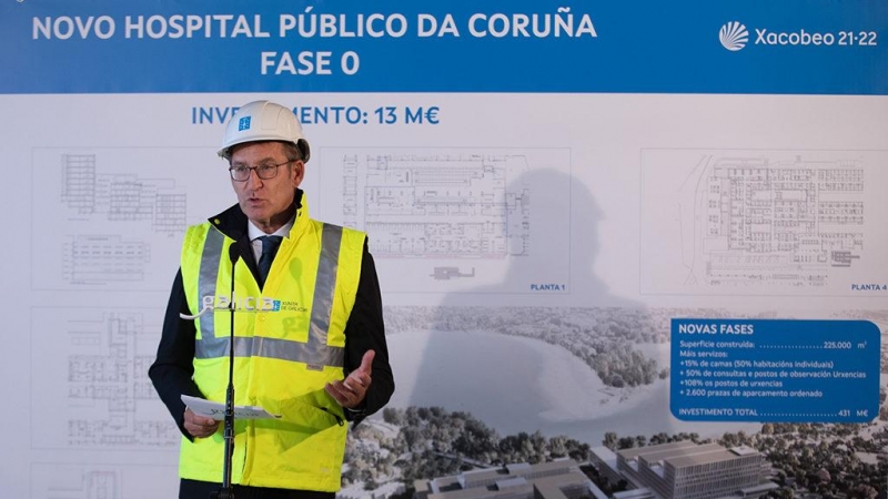 16/8/22 Núñez Feijóo durante la visita a las obras del nuevo hospital público de A Coruña, la finales de 2021.