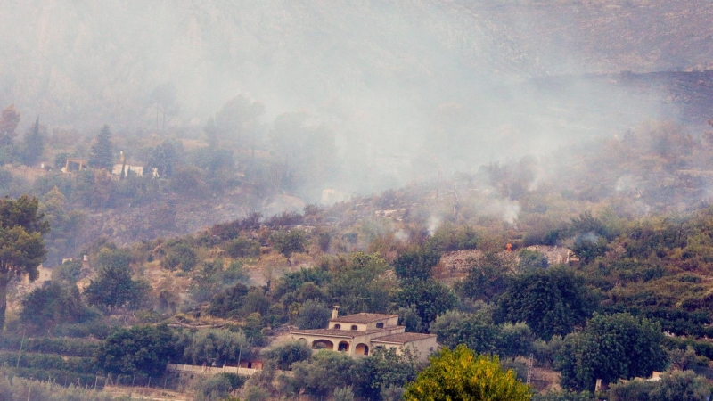 El incendio de Vall d'Ebo (Alicante) ha quemado ya 11.500 hectáreas, según la estimación de superficie afectada llevada a cabo a las dos de esta madrugada, mientras que durante la noche no ha habido nuevos desalojos ni afecciones a viviendas.Según informa