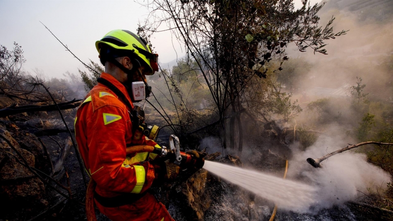 El incendio de Vall d'Ebo (Alicante) ha quemado ya 11.500 hectáreas, según la estimación de superficie afectada llevada a cabo a las dos de esta madrugada, mientras que durante la noche no ha habido nuevos desalojos ni afecciones a viviendas.Según informa