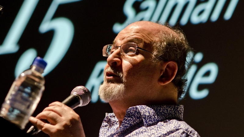 El escritor Salman Rushdie en un acto. Imagen de Archivo.