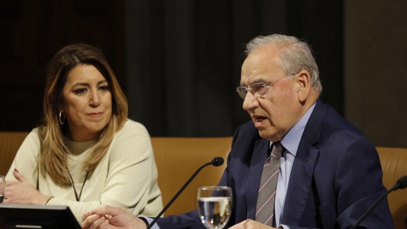 24/08/2022 El exvicepresidente del Gobierno Alfonso Guerra (d), y la secretaria general del PSOE-A, Susana Díaz (i), durante una presentación, a 19 de marzo de 2019.