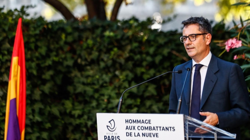 El Ministro de la Presidencia de España, Félix Bolaños, pronuncia un discurso durante el 78º aniversario de la Liberación de París en el Jardin des Combattants de la Nueve, París, Francia, 24 de agosto de 2022