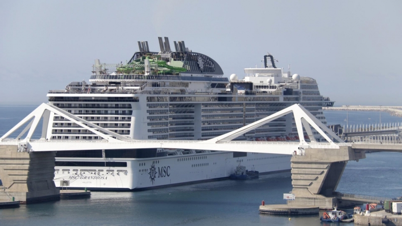 26/06/2021 - Un creuer de la companyia MSC al Port de Barcelona, en una imatge d'arxiu.