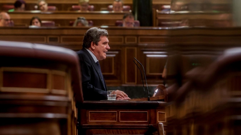 El ministro de Inclusión, Seguridad Social y Migraciones, José Luis Escrivá, defiende en la tribuna del Congreso de los Diputados el decreto ley con el nuevo sistema de cotización de los autónomos. E.P./Ricardo Rubio